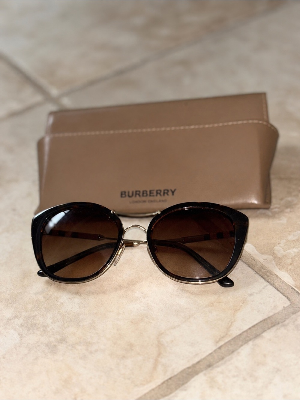 Burberry BE4251Q Women’s Sunglasses in and Matching Burberry Case